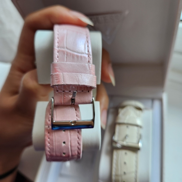 Guess U95140L1 Pink 'LOVE' Embellished Crystal Watch - Picture 3 of 6